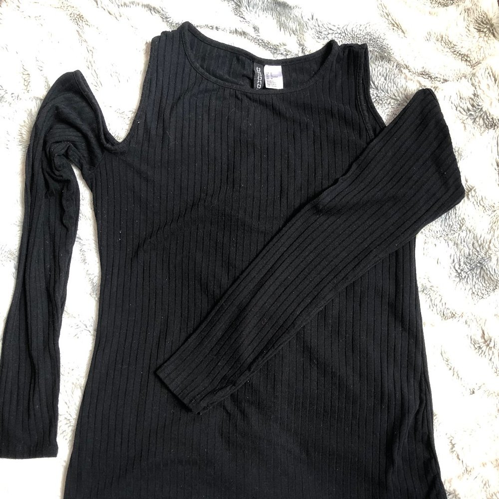 H&M Black Cold Shoulder Long Sleeve